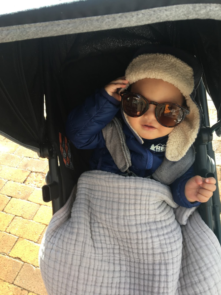 baby-wearing-sunski-glasses